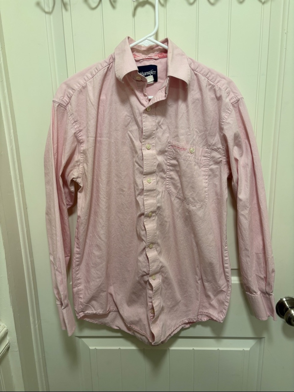 Wrangler Men’s Light Pink Long-Sleeve Button-Up Shirt